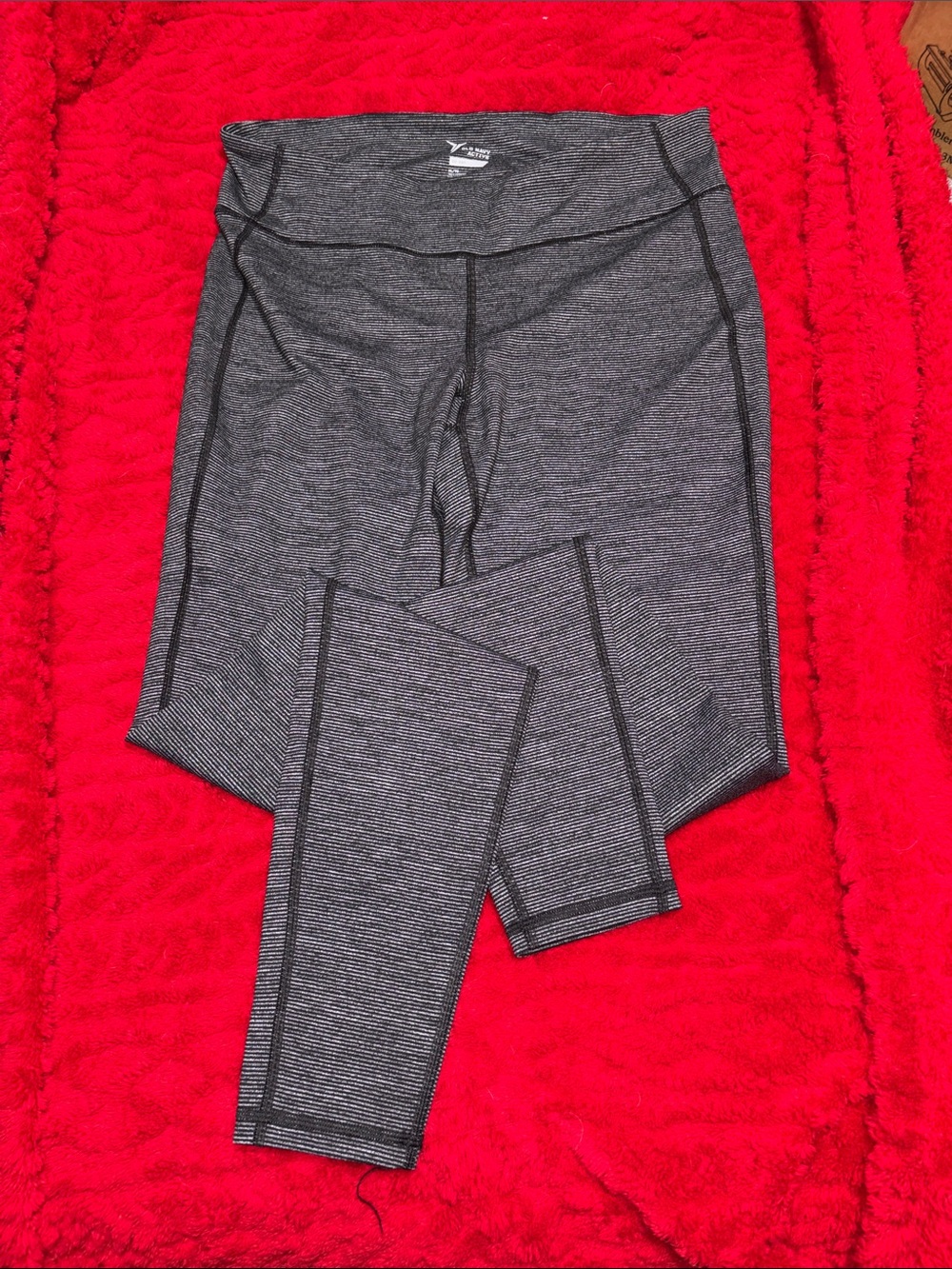 Gray Striped Old Navy active go dry size extra large tall workout stretch pants
